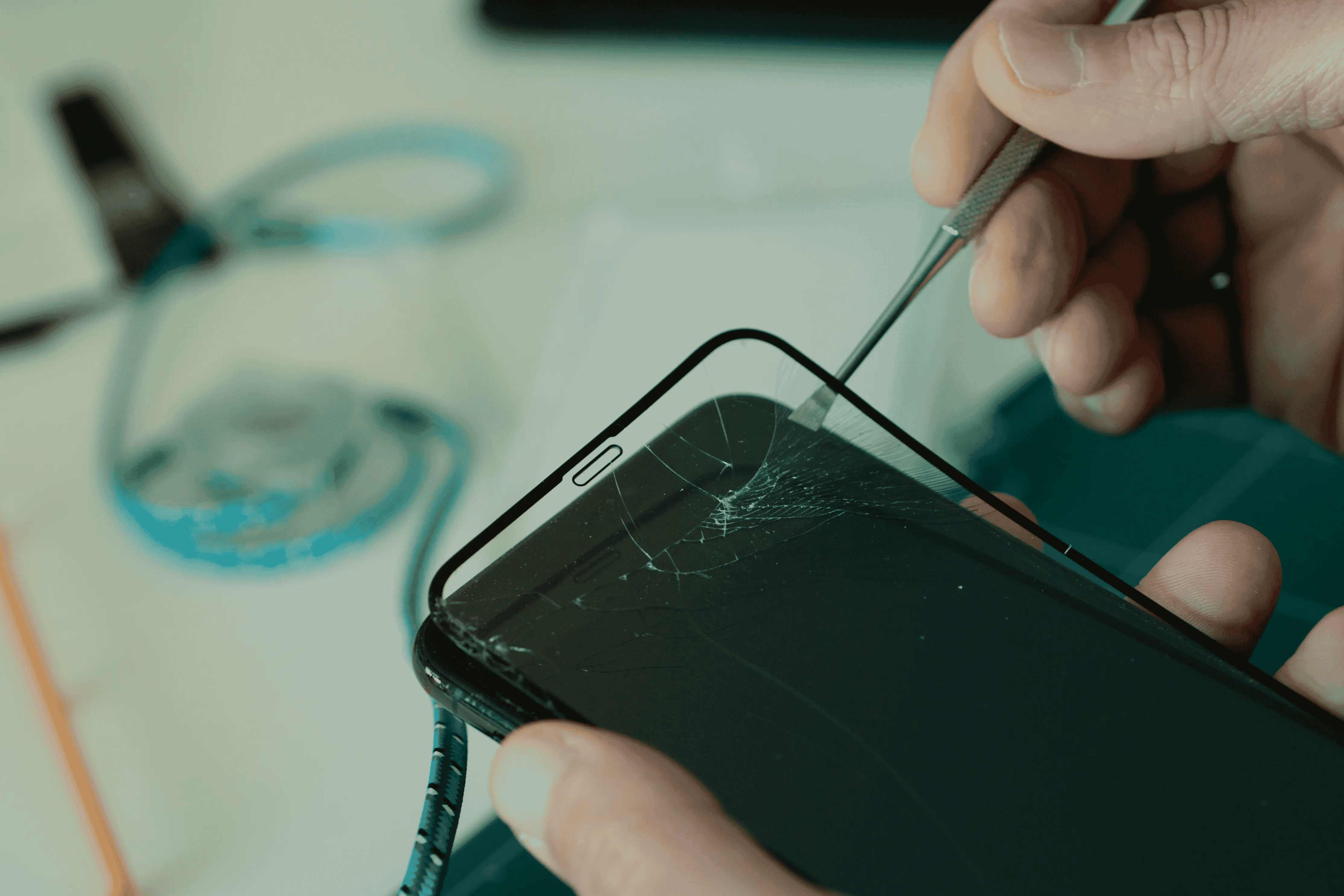 5 Common Mistakes People Make After a Mobile Screen Replacement